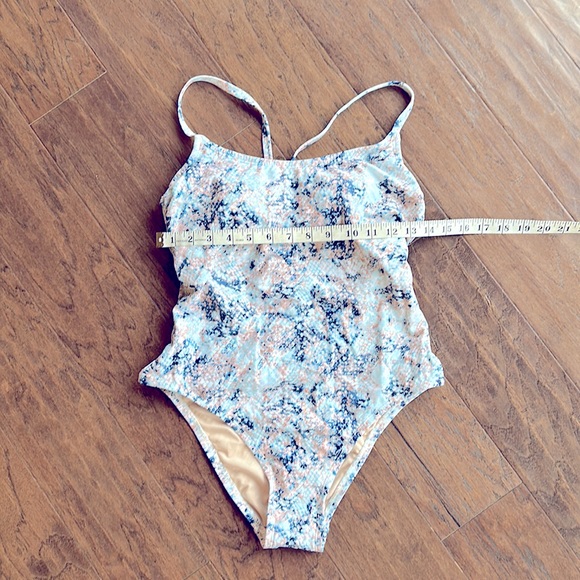 Kona Sol Knot Back Modern One-piece - Picture 5 of 6